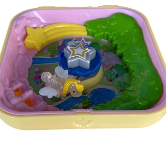 MATTEL Polly Pocket Unicorn Utopia Playset with Girl Crown Unicorn - Picture 4 of 6